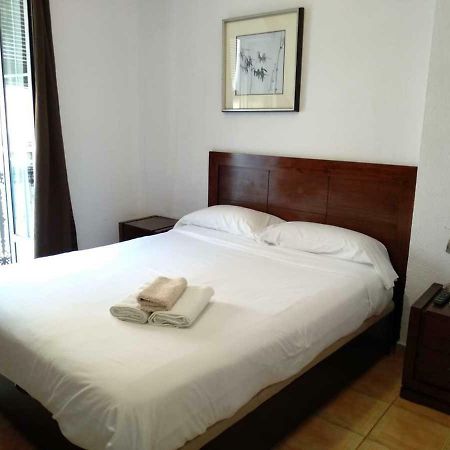 Hostal El Cid Valencia Exterior photo