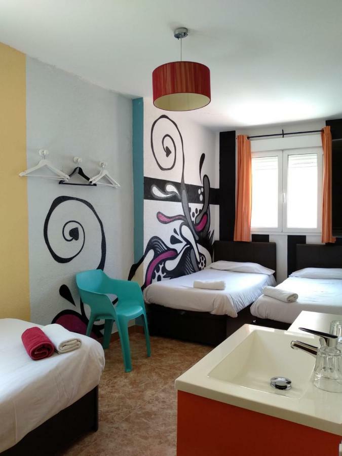 Hostal El Cid Valencia Exterior photo